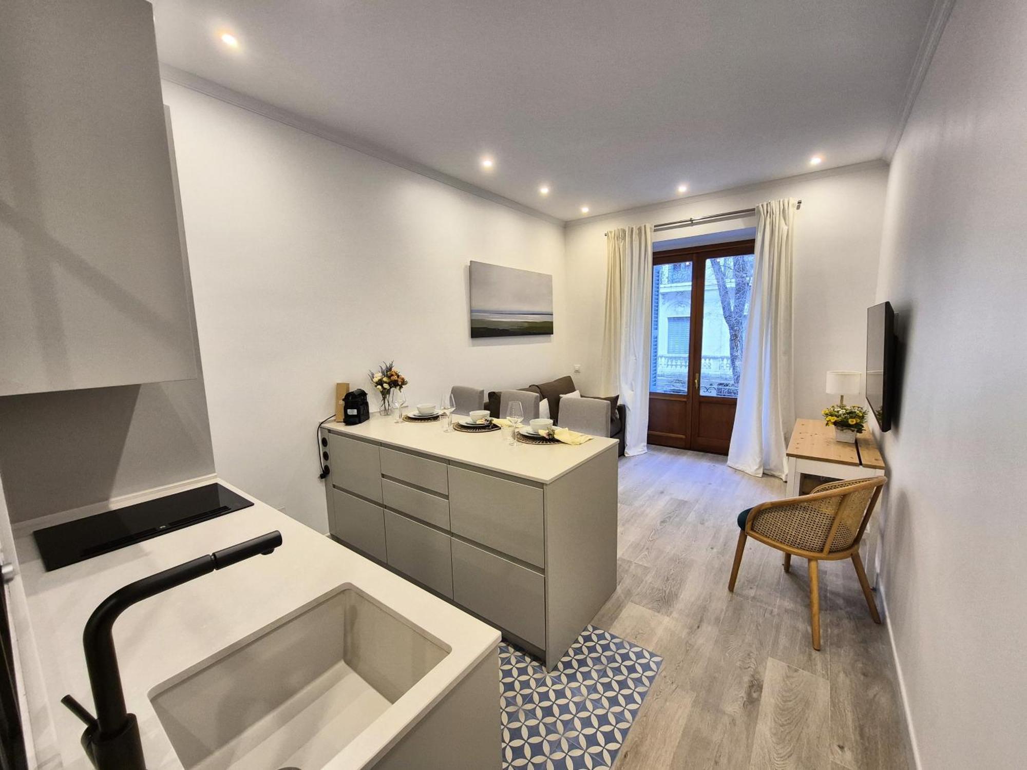 Apartamentos Plaza De Espana Мадрид Экстерьер фото