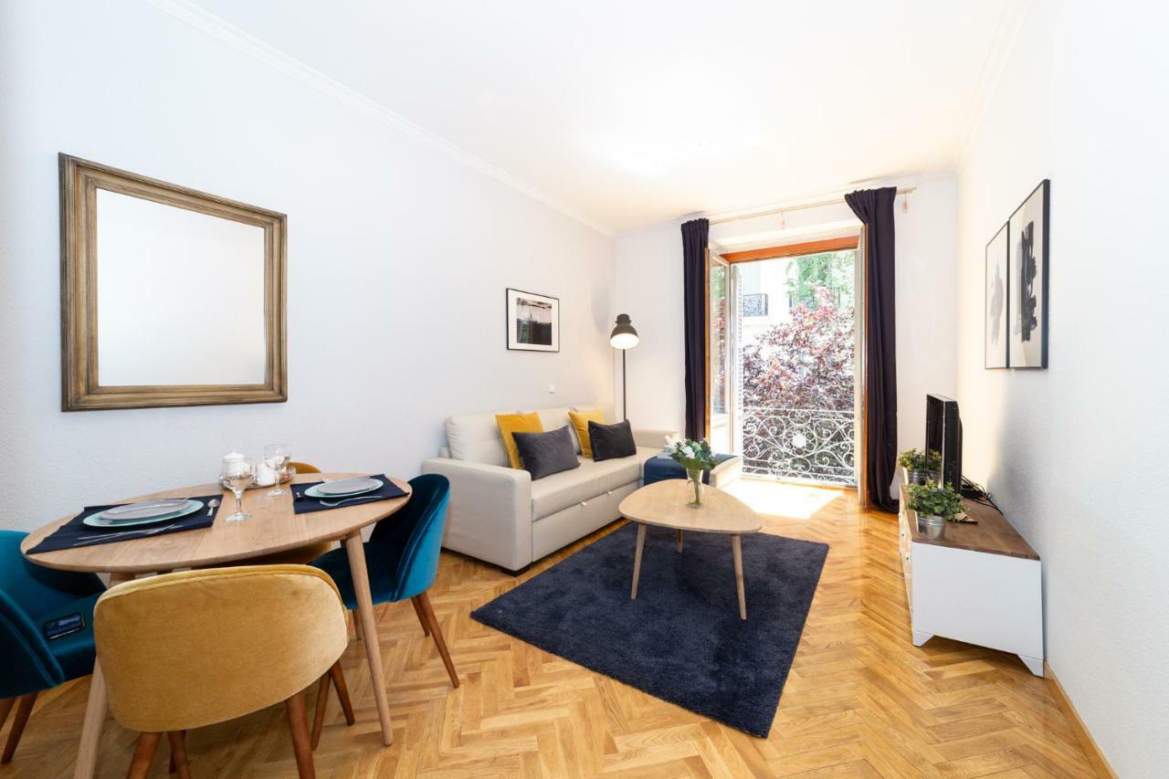 Apartamentos Plaza De Espana Мадрид Экстерьер фото