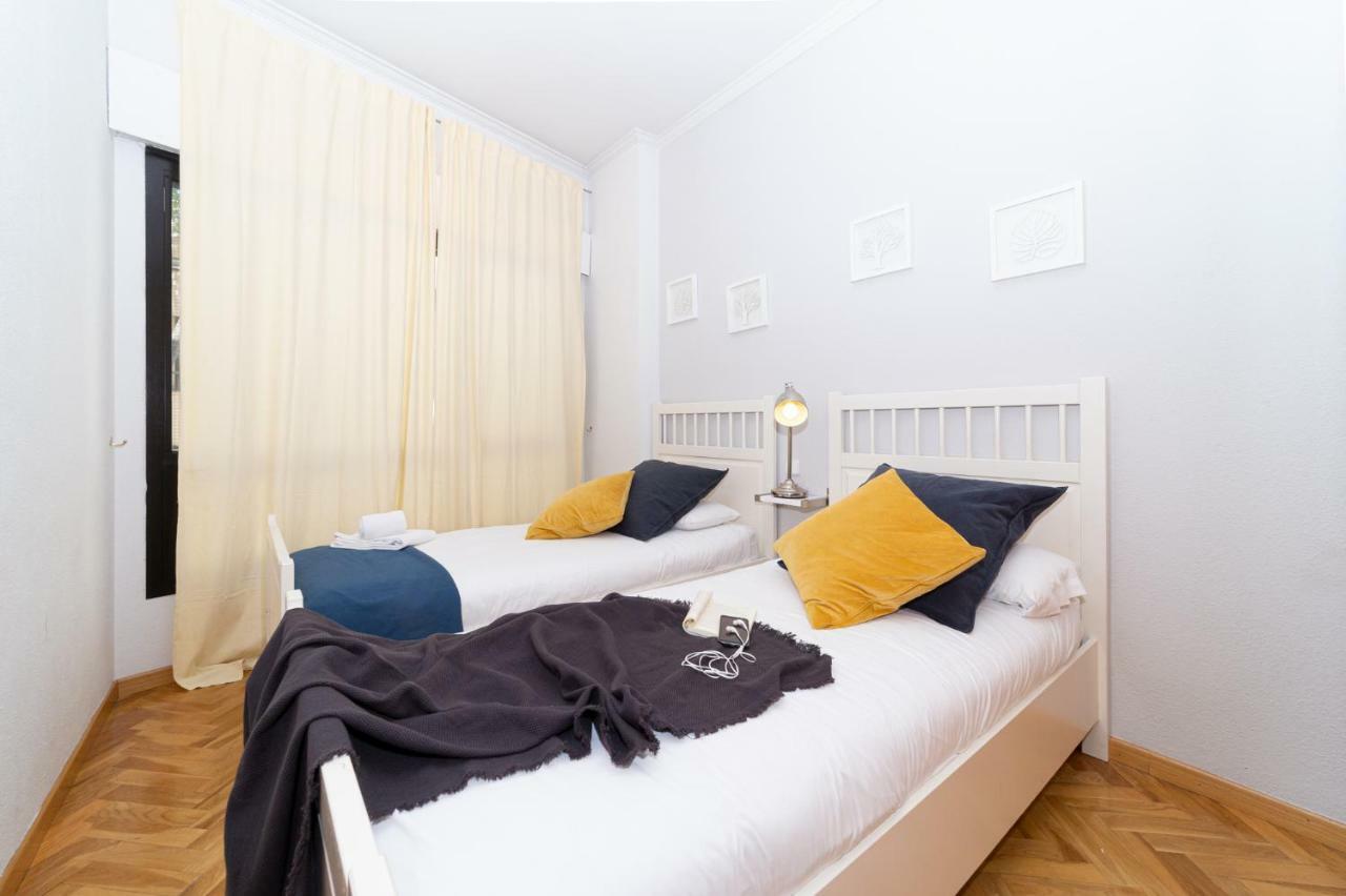 Apartamentos Plaza De Espana Мадрид Экстерьер фото